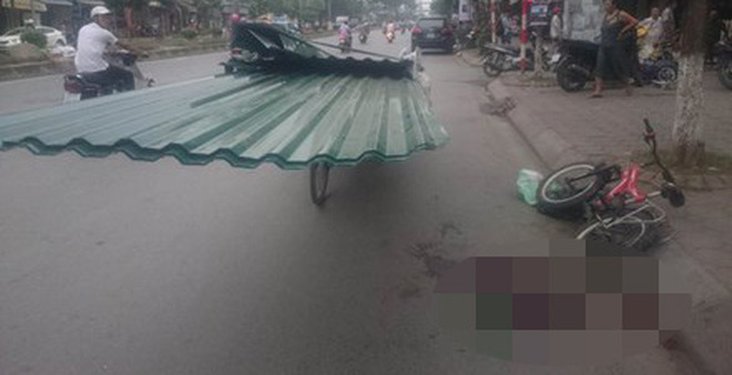 Những hiểm nguy rình rập trẻ nhỏ trên đường phố Việt Nam - Ảnh 1.