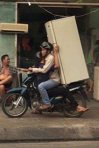 Những hiểm nguy rình rập trẻ nhỏ trên đường phố Việt Nam - Ảnh 9.