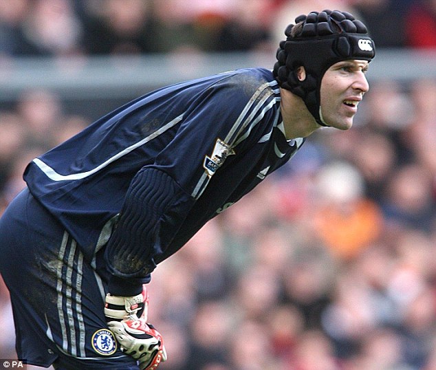 Cech: Vượt qua tử thần, đội mũ bảo hiểm và trở thành huyền thoại - Ảnh 9.