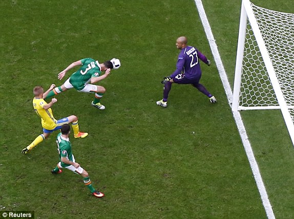 Ireland 1-1 Thụy Điển: Ibrahimovic hay không bằng... hên - Ảnh 3.