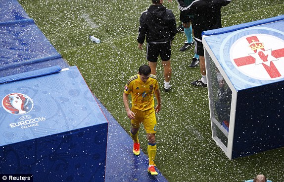 Ukraine 0-2 Bắc Ireland: Đức lâm thế khó! - Ảnh 4.