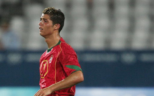 Bồ Đào Nha thua sốc, Ronaldo sẽ khóc và đòi bỏ ĐTQG... - Ảnh 1.