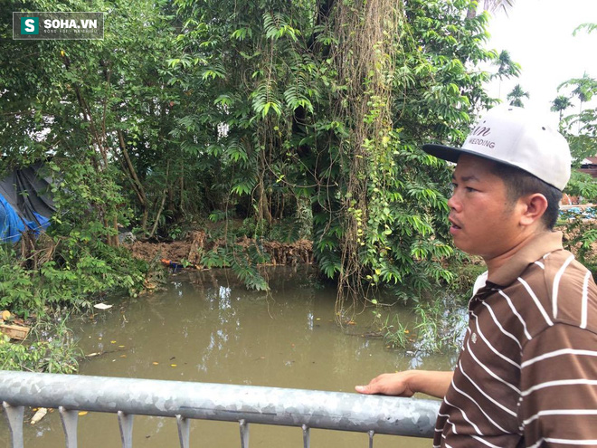 Sài Gòn: Nhà dân vẫn ngập sâu sau sự cố vỡ bờ bao, nước bốc mùi - Ảnh 3.