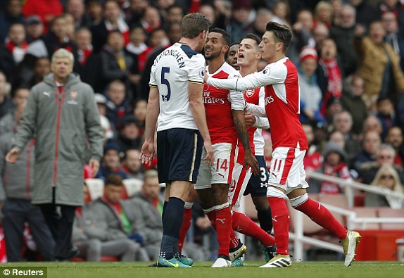 Arsenal 1-1 Tottenham: Những tai nạn… đỉnh cao - Ảnh 4.