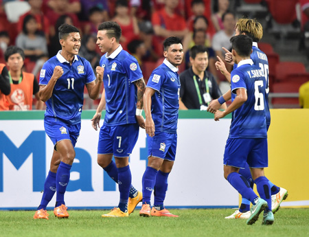 Kiatisak chơi “ván bài lật ngửa” ngay trước AFF Cup - Ảnh 1.