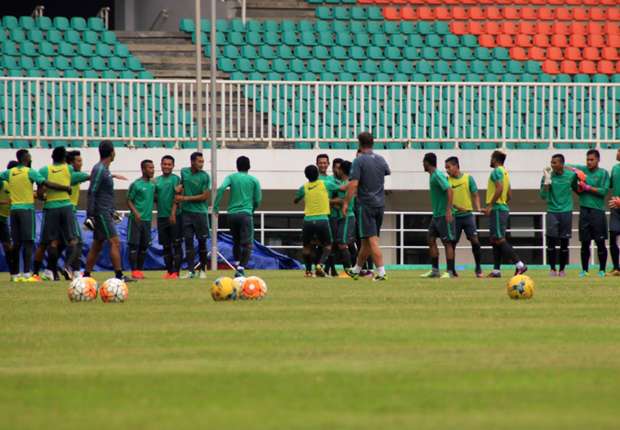 Alfred Riedl phát ngôn đáng ngại, đất nước Indonesia nóng từng ngày chờ Việt Nam - Ảnh 1.