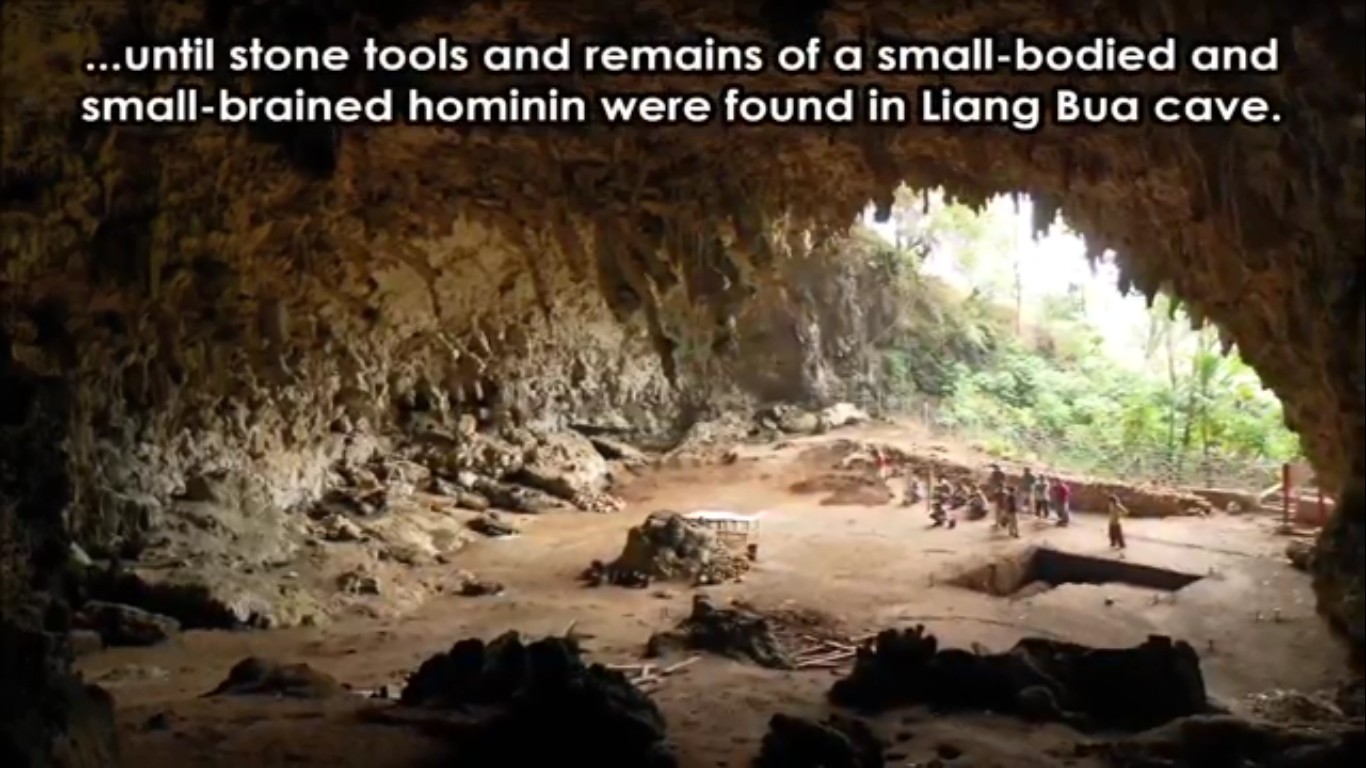   Công cụ đá và lửa có thể được sử dụng bởi bộ não và cơ thể nhỏ. Điều này đã được khám phá tại hang động Liang Bua.  