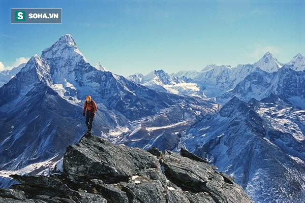 Có thể bạn chưa biết: Vì sao đỉnh Everest lại có tên là Everest? - Ảnh 1.