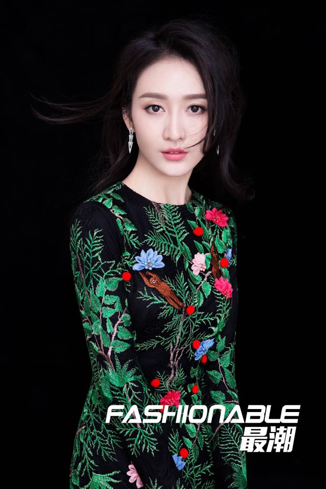 Nhan sắc xinh đẹp của cô gái đang bị chỉ trích trong scandal ngoại tình của Lưu Khải Uy - Ảnh 10.