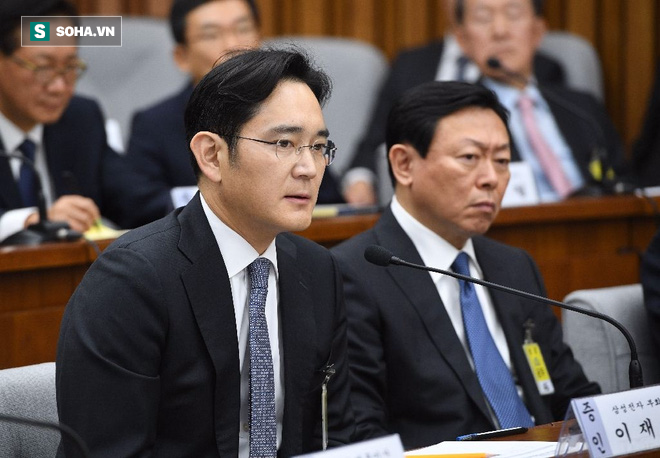 Sếp lớn Samsung, Hyundai, Lotte lắp bắp điều trần về bê bối của bà Park Geun Hye - Ảnh 1.