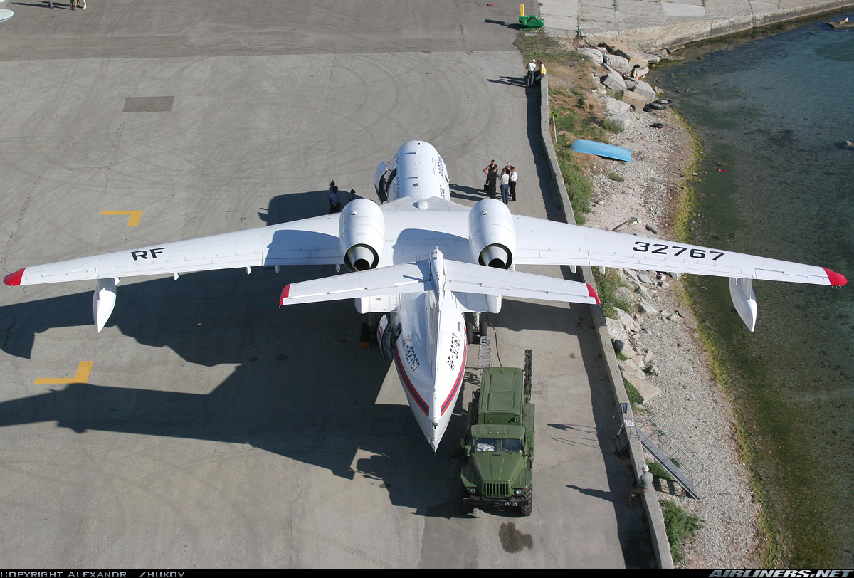 Thủy phi cơ si&ecirc;u hạng Be-200 của Nga xuống T&acirc;n Sơn Nhất - Ảnh 1.