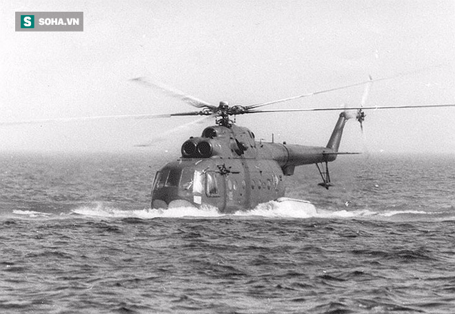 Đọ cánh với mặt nước, trực thăng săn ngầm Mi-14 phải chịu cái kết đắng lòng - Ảnh 1.