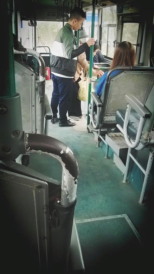 Anh chàng phụ xe bus và hành động khiến hành khách bất ngờ - Ảnh 4.