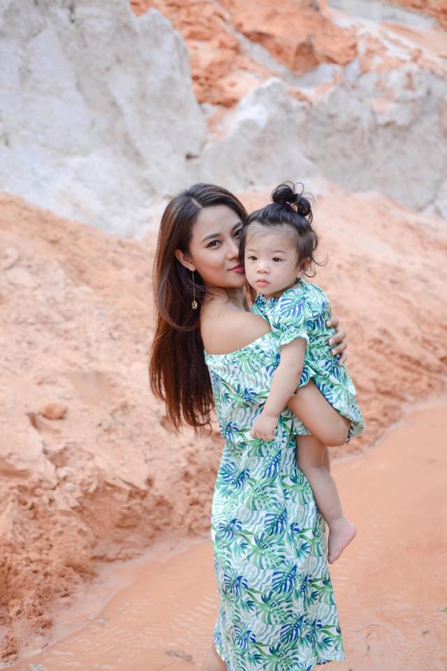 Hoa hậu biển Vân Anh nóng bỏng chụp bikini cùng con gái - Ảnh 5.
