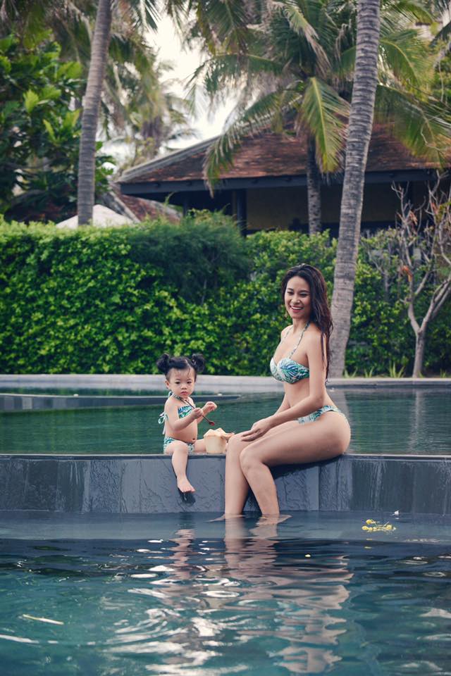 Hoa hậu biển Vân Anh nóng bỏng chụp bikini cùng con gái - Ảnh 3.