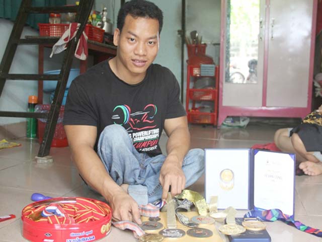 Cuộc sống không ngờ của lực sĩ Việt giành HCV Thế vận hội - Ảnh 2.