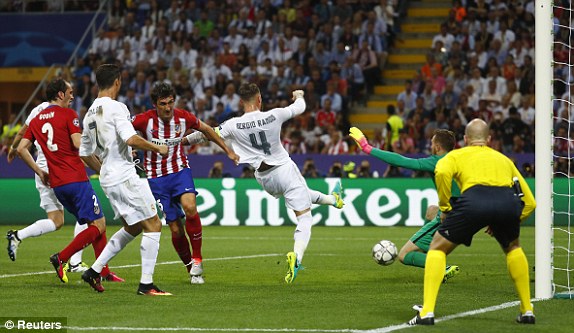 Diễn phim hành động, người tàng hình Ronaldo kết liễu Atletico - Ảnh 5.