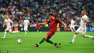 Bom xịt Ronaldo tỏa sáng luân lưu, Bồ Đào Nha hú vía vào BK - Ảnh 3.
