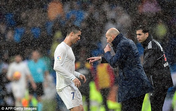 Trong ngày chết hụt, Real vẫn có Ronaldo gồng gánh tất cả - Ảnh 4.