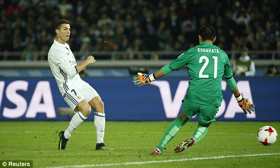 Siêu nhân Ronaldo lập hat-trick, Real lên đỉnh thế giới - Ảnh 5.