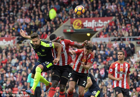 Giroud - Sanchez thần thánh kéo Arsenal rực sáng trên vũng lầy Sunderland - Ảnh 7.