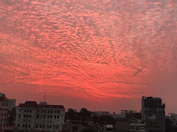 Đám mây Hà Nội là một trong những điểm nhấn của thành phố này. Hãy ngắm nhìn những cùm mây thật đẹp và độc đáo để cảm nhận được sức hút của thành phố ngàn năm văn hiến.