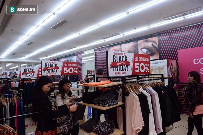 Hà Nội: Xếp hàng dài mua hàng giảm giá tại Vincom Bà Triệu trong ngày Black Friday - Ảnh 10.