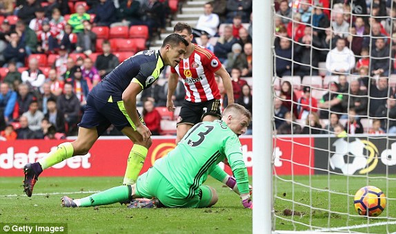 Giroud - Sanchez thần thánh kéo Arsenal rực sáng trên vũng lầy Sunderland - Ảnh 8.