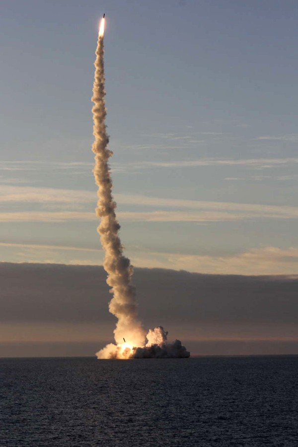 [ẢNH] Tàu ngầm hạt nhân Nga phóng tên lửa Bulava - Ảnh 12.