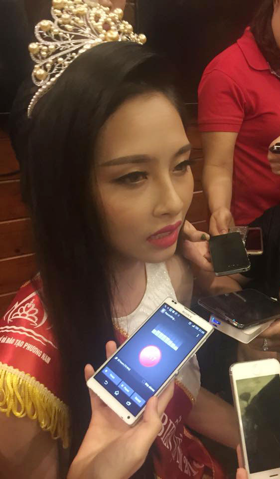 Hoa hậu Biển Việt Nam khóc nức nở trước nghi vấn mua giải - Ảnh 2.