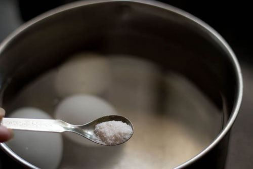 Những sai lầm phổ biến khi nấu khiến trứng vừa xấu vừa mất chất - Ảnh 6.