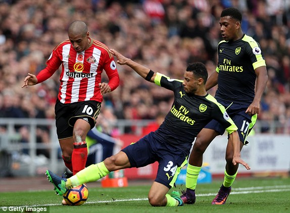 Giroud - Sanchez thần thánh kéo Arsenal rực sáng trên vũng lầy Sunderland - Ảnh 13.