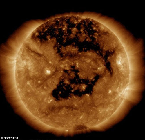 NASA vừa phát hiện một lỗ hổng trên Mặt trời - Ảnh 1.