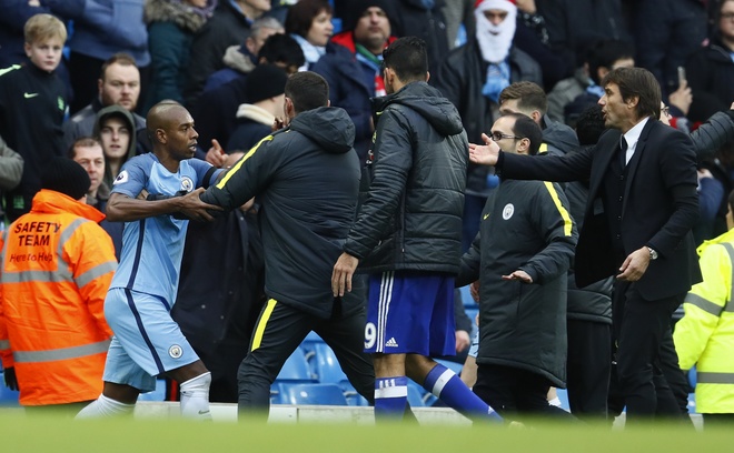 Học trò nổi điên ẩu đả, Pep Guardiola vẫn bênh vực hết lời - Ảnh 8.