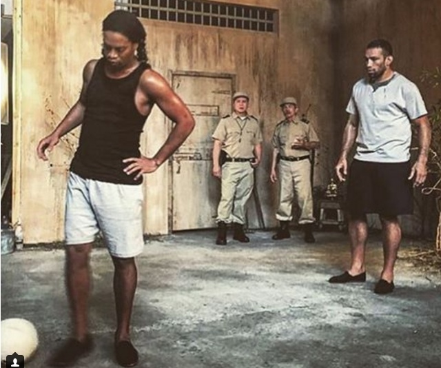 Ronaldinho tham gia phim bom tấn, đối đầu với Mike thép - Ảnh 2.