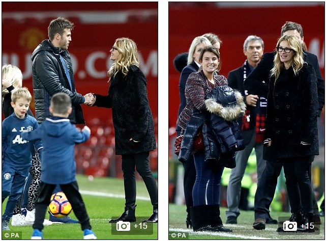 Người đàn bà đẹp bất ngờ an ủi Man United sau trận hòa thất vọng - Ảnh 2.