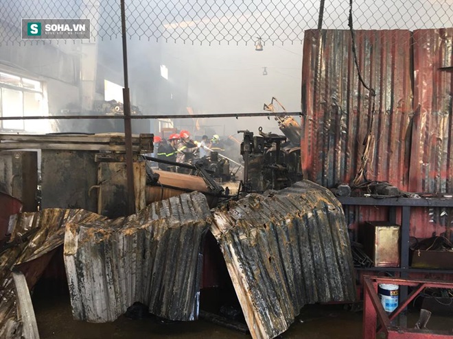 Cảnh tan hoang, đổ nát sau vụ cháy lớn ở khu công nghiệp Ngọc Hồi - Ảnh 7.
