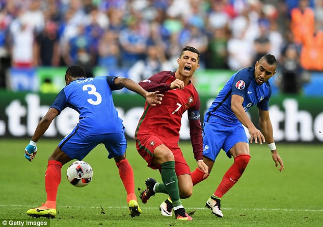 EURO 2016 hình như có gì đó sai sai - Ảnh 1.