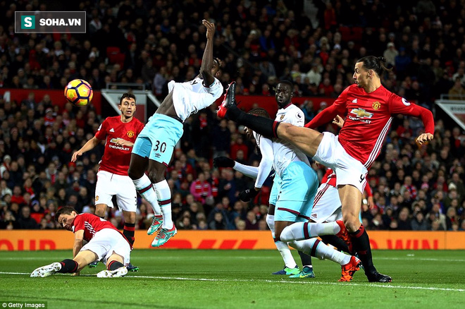 Pogba và Ibrahimovic song tấu, Nhà hát của những giấc mơ vẫn bặt tiếng cười - Ảnh 3.