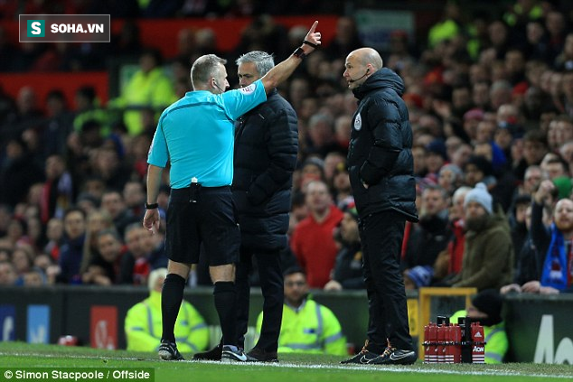 Nông nổi hơn cả học trò, Mourinho khiến Man United chịu khổ - Ảnh 1.