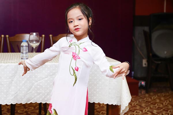 Ca nương 6 tuổi vừa xác lập kỷ lục Guiness Việt Nam - Ảnh 6.