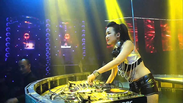 Thời bị khách lừa, chủ bùng tiền lương của DJ Trang Moon - Ảnh 3.