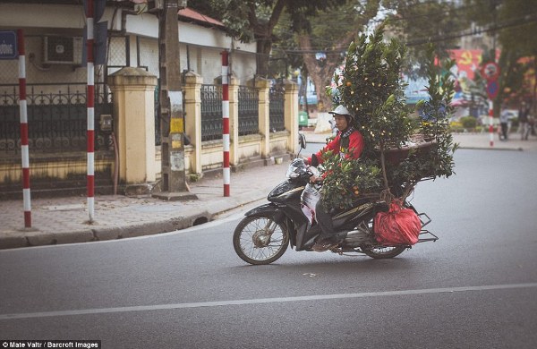 Một Hà Nội thật khác qua góc máy của nhiếp ảnh gia nước ngoài - Ảnh 7.