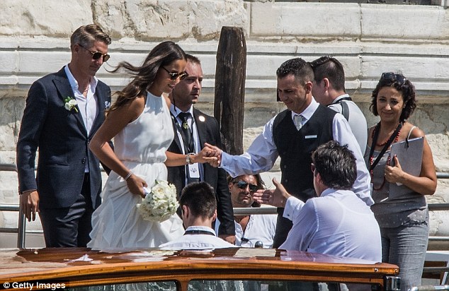 Ana Ivanovic rạng rỡ bên Schweinsteiger trong ngày cưới - Ảnh 8.