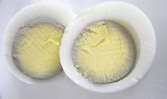 Những sai lầm phổ biến khi nấu khiến trứng vừa xấu vừa mất chất - Ảnh 5.