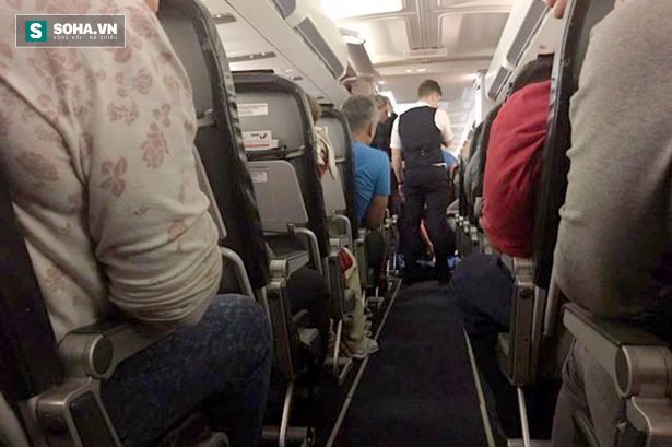 Hành khách trên máy bay buộc phải ngồi cạnh xác chết suốt 3 giờ - Ảnh 1.