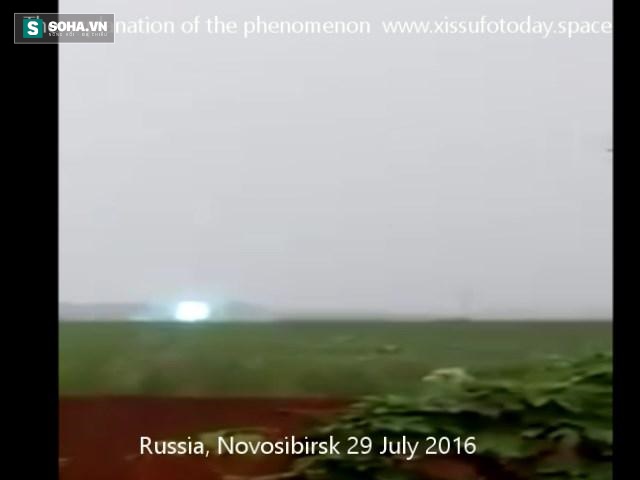 UFO xuất hiện như quả cầu sáng plasma trên bầu trời Nga - Ảnh 1.