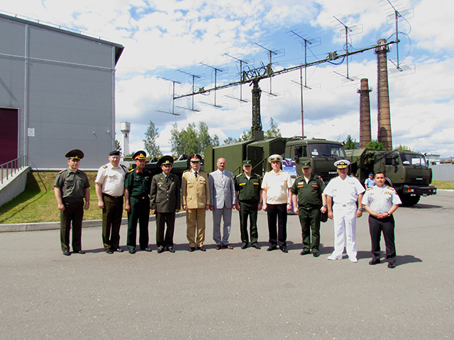 Đại diện BQP VN ngắm tên lửa phòng không hiện đại của Belarus - Ảnh 1.