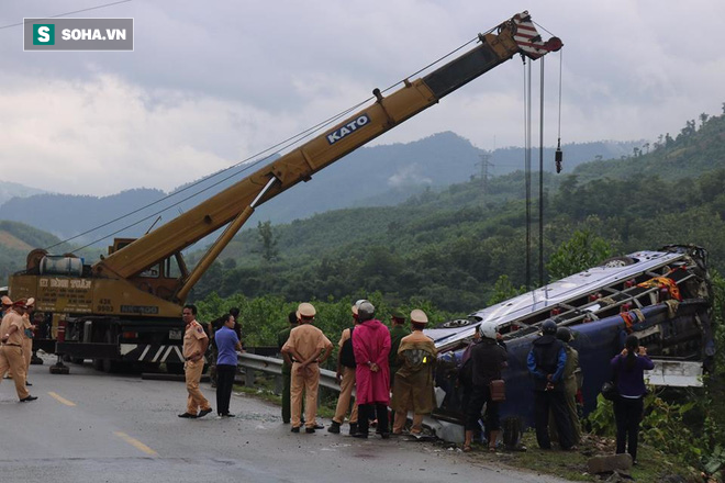 [CẬP NHẬT] Hiện trường trục vớt xe khách lật khiến 16 người thương vong ở Quảng Nam - Ảnh 5.