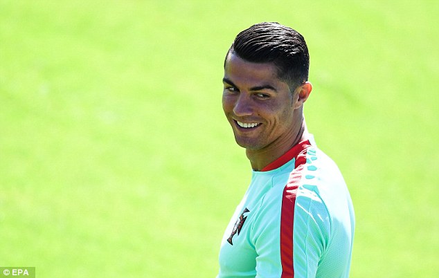 Gã đồ tể trở lại, Ronaldo hớn hở chờ người Pháp - Ảnh 9.